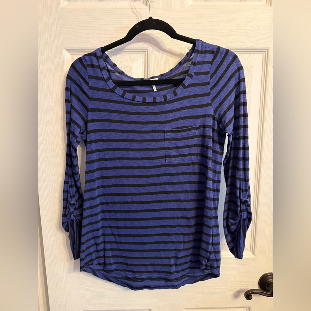 Splendid 3/4 sleeve lightweight T-shirt. Size medium.